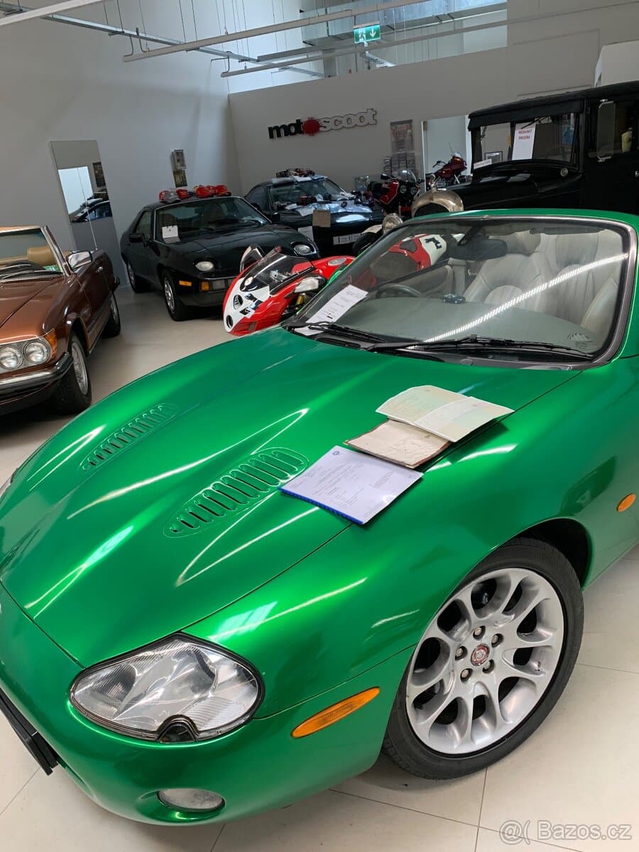 Jaguar XK - 8
