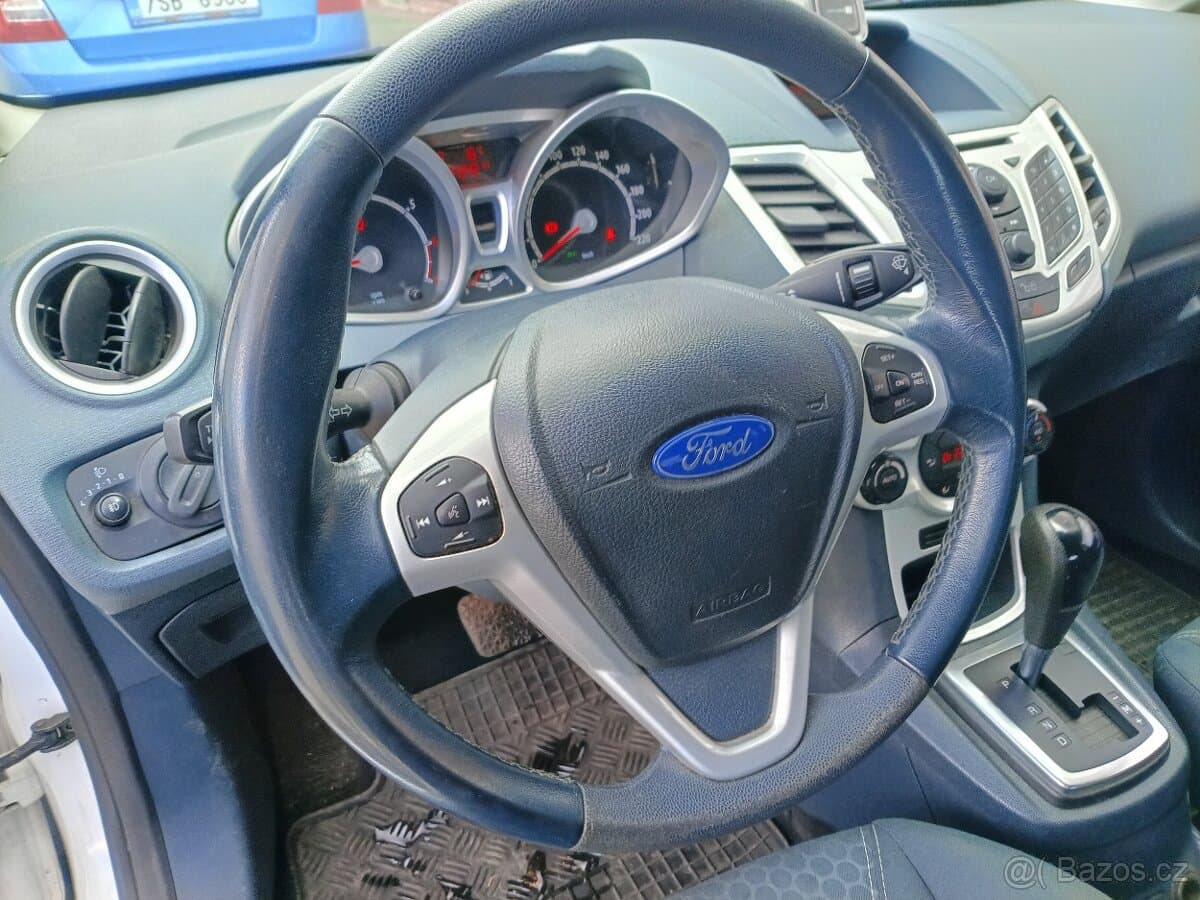 2010 Ford FIESTA - 8