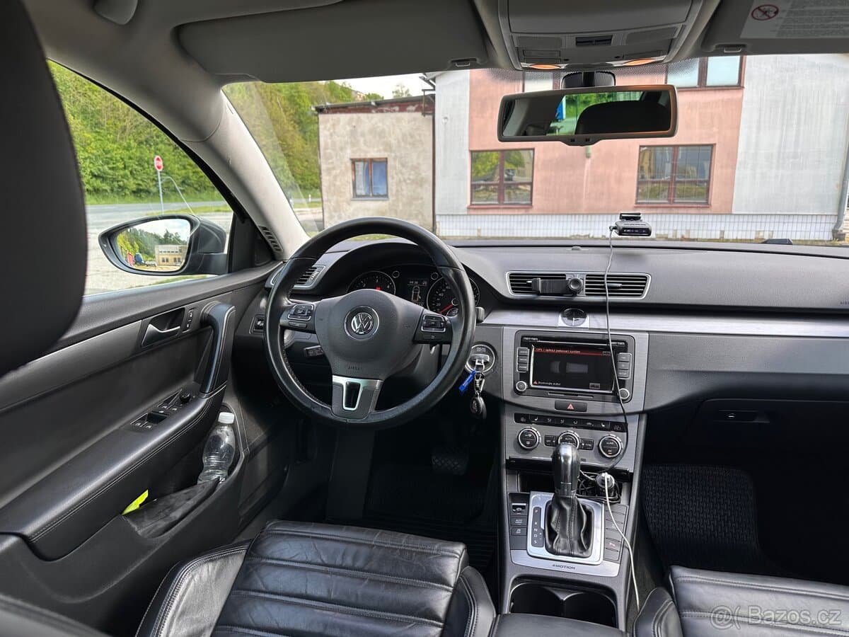 2013 Volkswagen PASSAT - 8