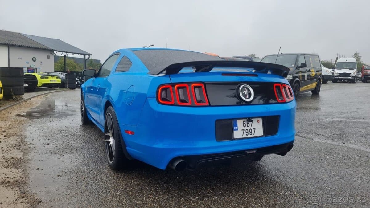 2013 Ford MUSTANG - 8