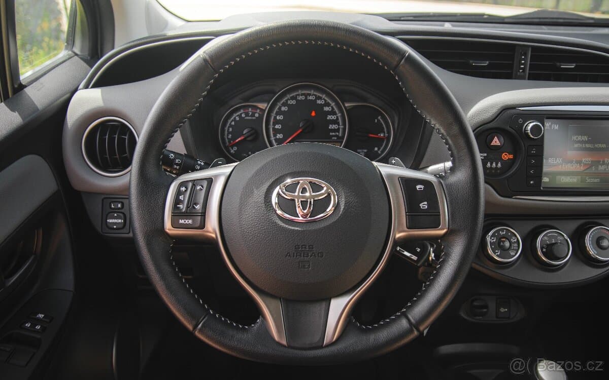 2017 Toyota YARIS - 8