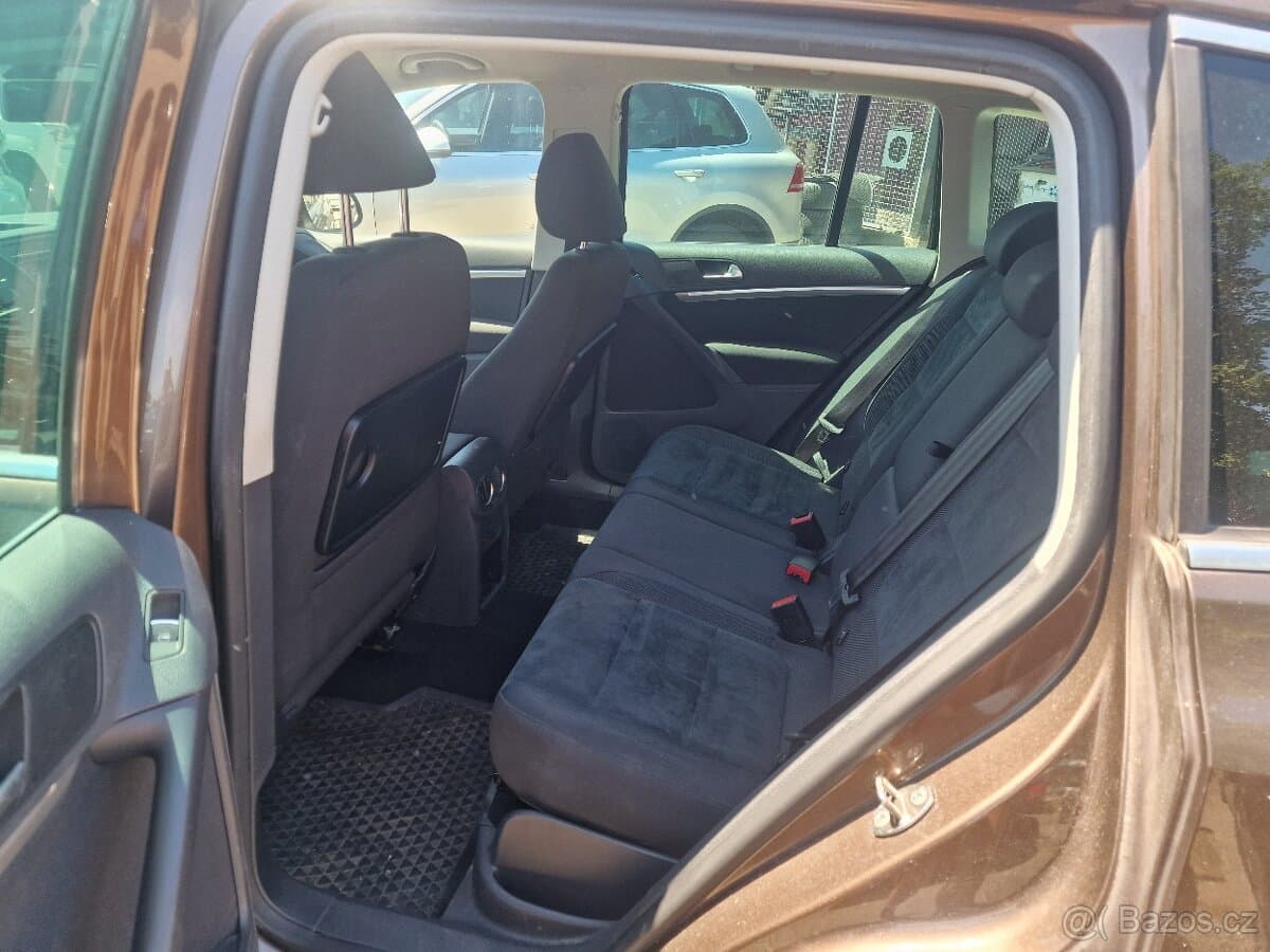2011 Volkswagen TIGUAN - 8