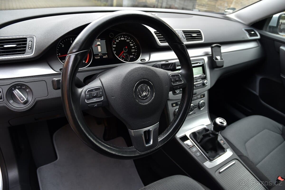 2012 Volkswagen PASSAT - 8