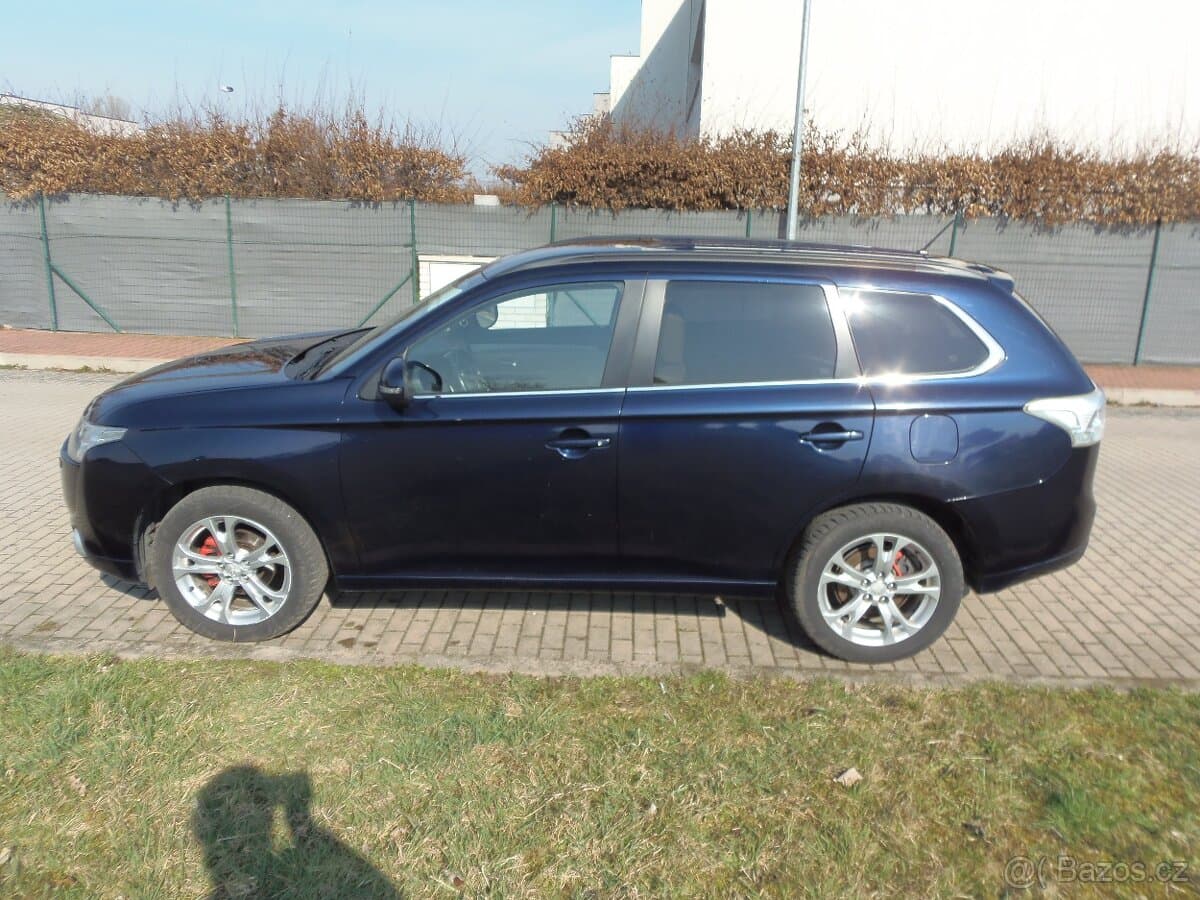 2013 Mitsubishi OUTLANDER - 8