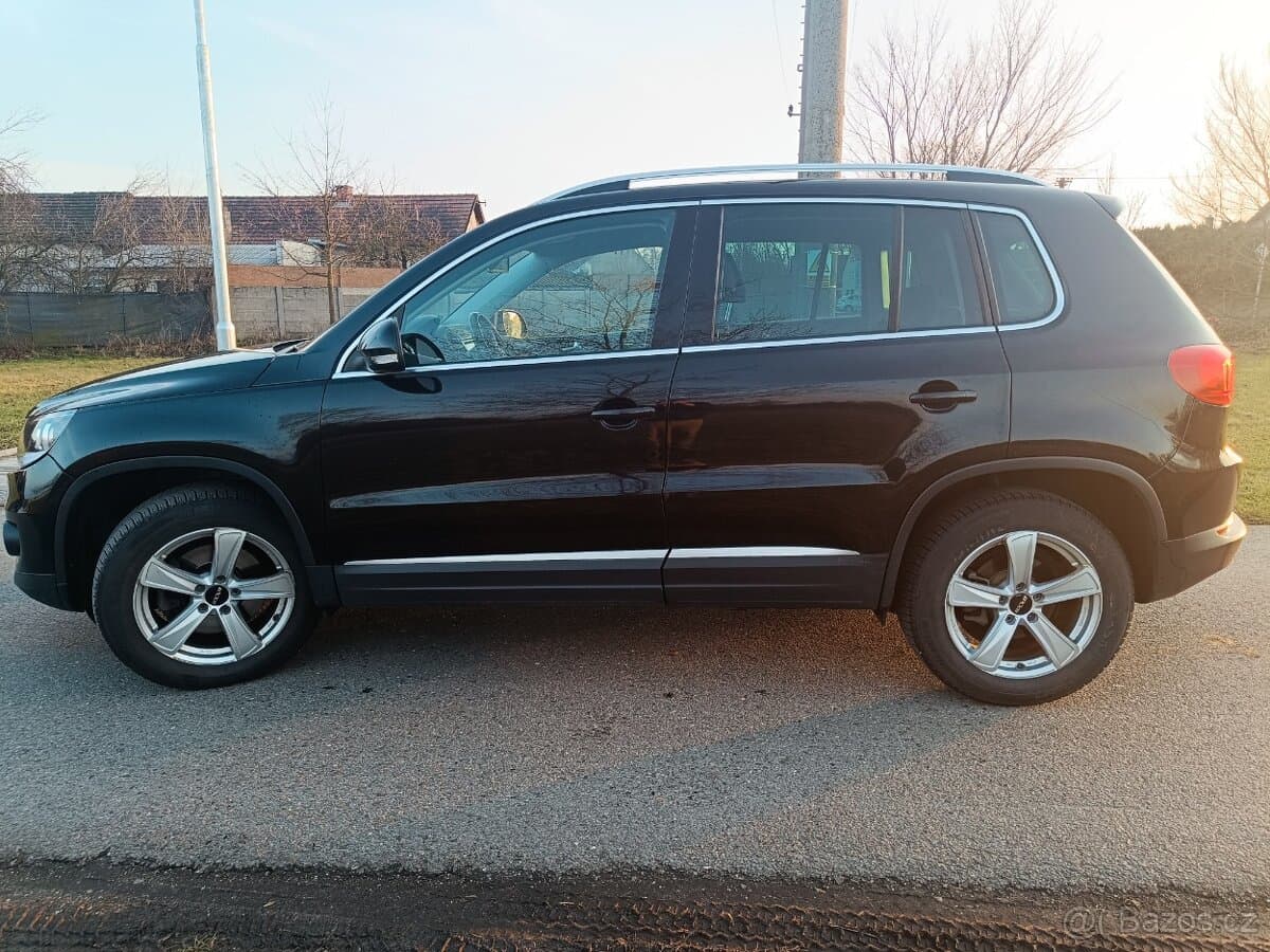 2011 Volkswagen TIGUAN - 8