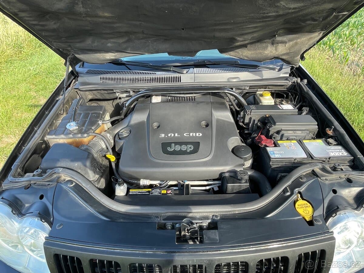 2005 Jeep CHEROKEE - 8
