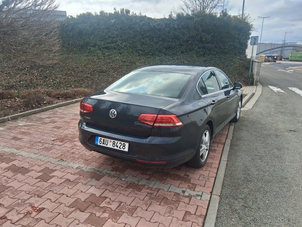 2018 Volkswagen PASSAT - 8