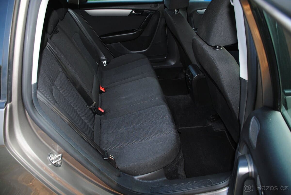 2011 Volkswagen PASSAT - 8