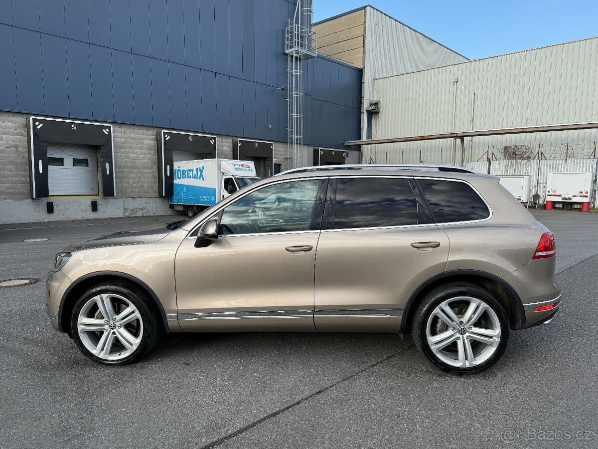 2015 Volkswagen TOUAREG - 8