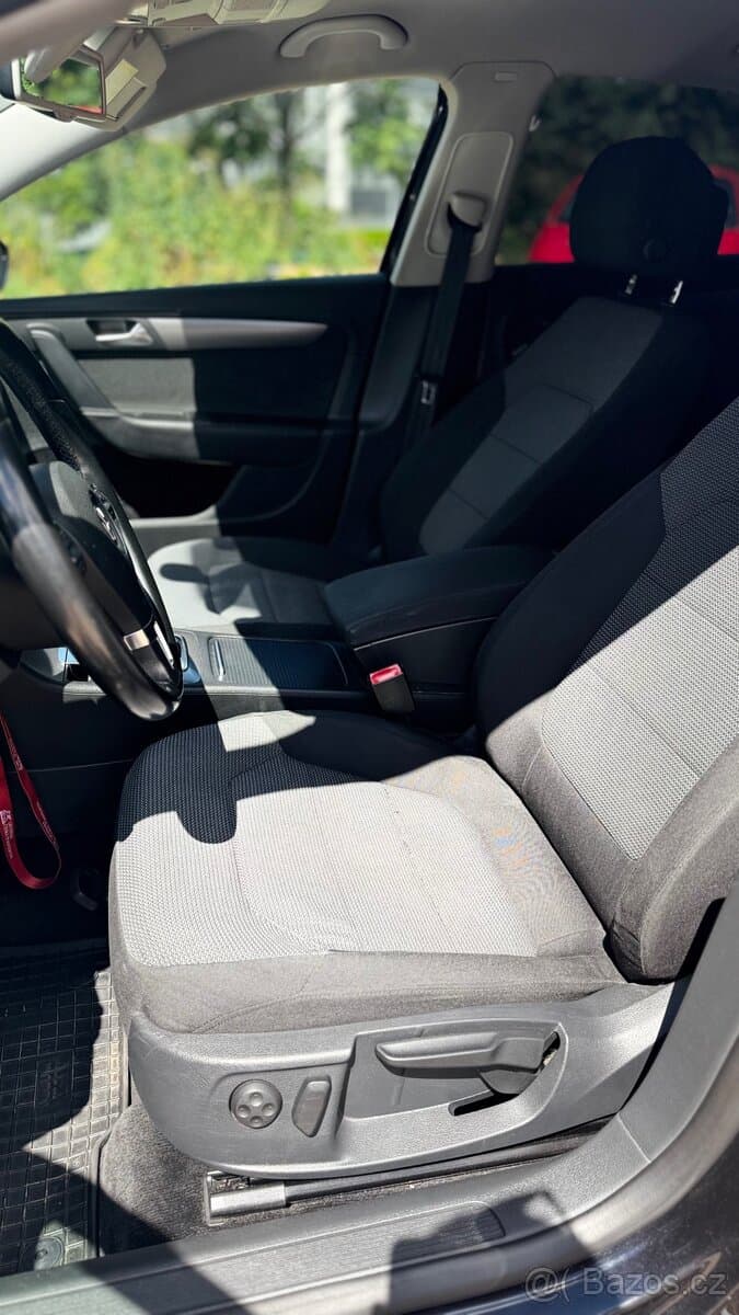 2011 Volkswagen PASSAT - 8