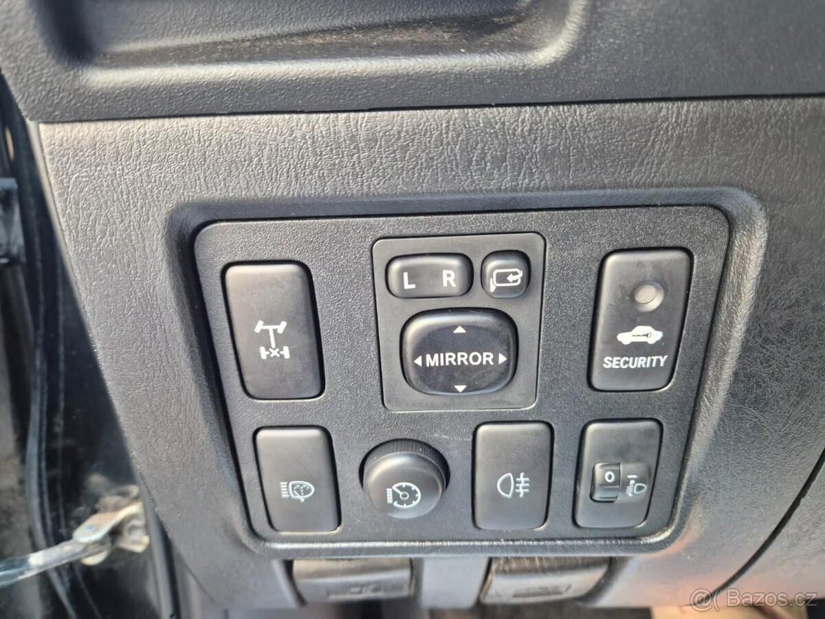 2015 Toyota HILUX - 8