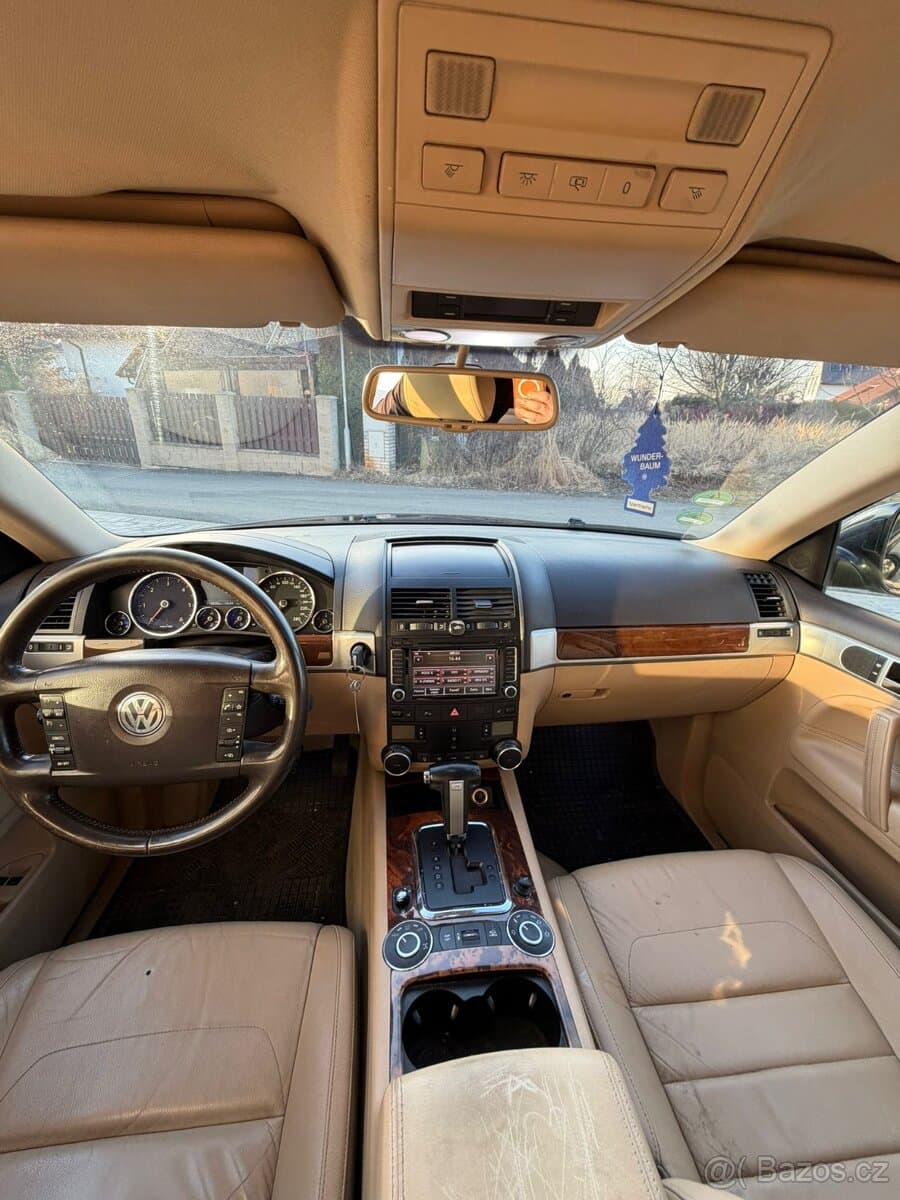 2010 Volkswagen TOUAREG - 8
