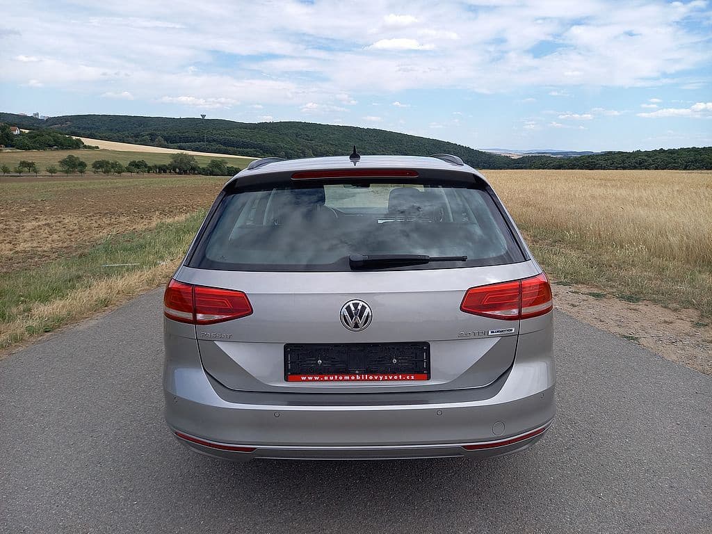2016 Volkswagen PASSAT - 8