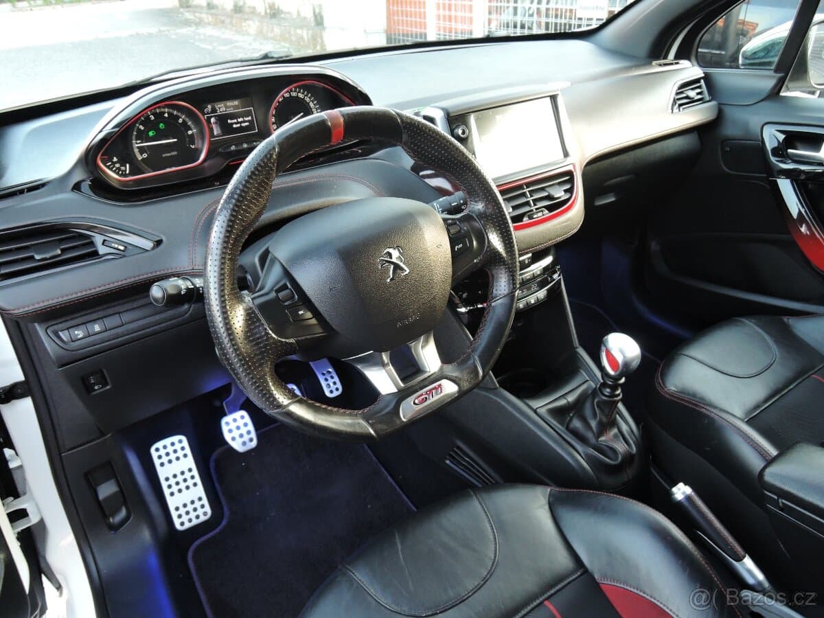 2013 Peugeot 208 - 8