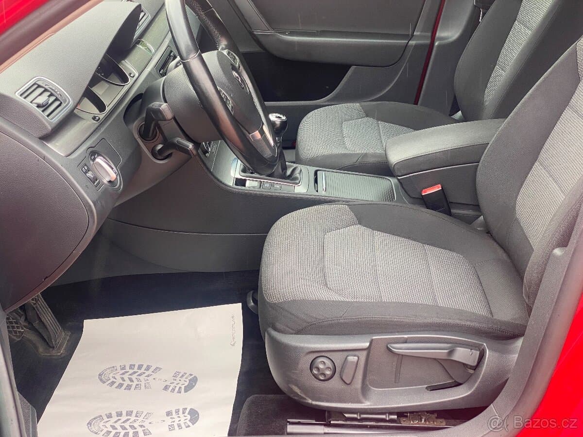 2011 Volkswagen PASSAT - 8