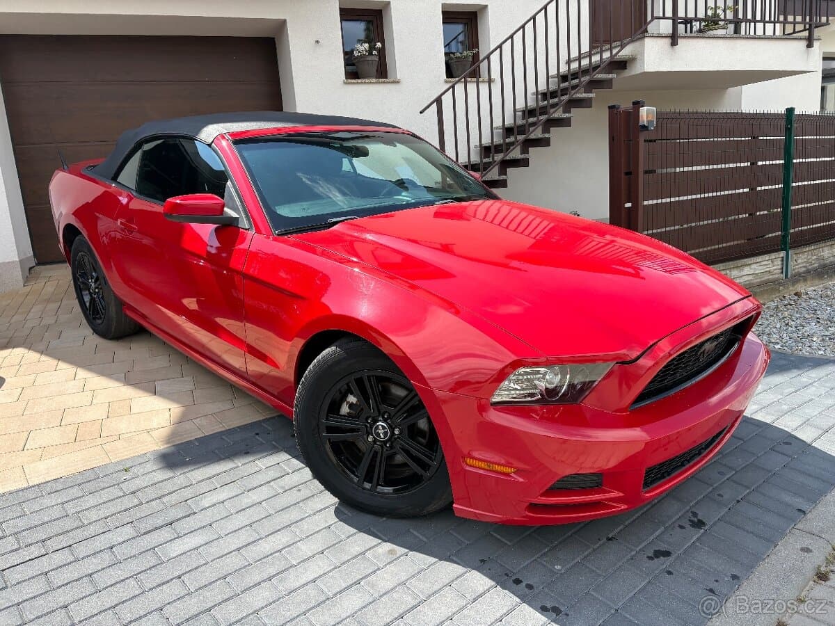 2013 Ford MUSTANG - 8