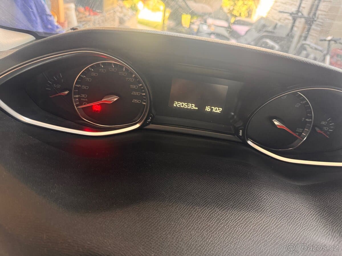 2015 Peugeot 308 - 8