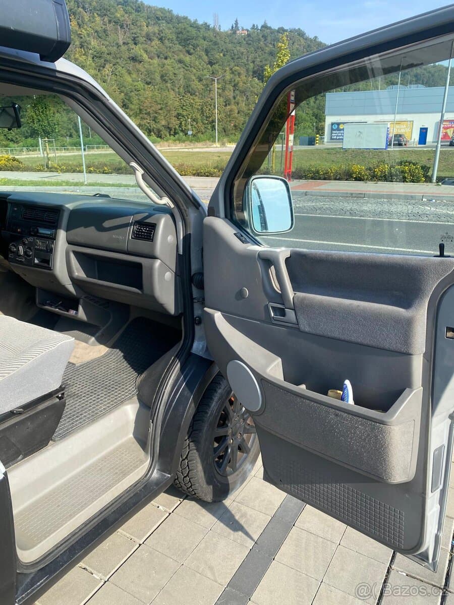 Volkswagen MULTIVAN - 8