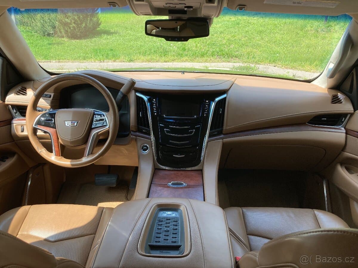 2015 Cadillac ESCALADE - 8