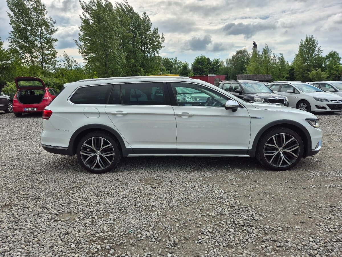2017 Volkswagen PASSAT - 8
