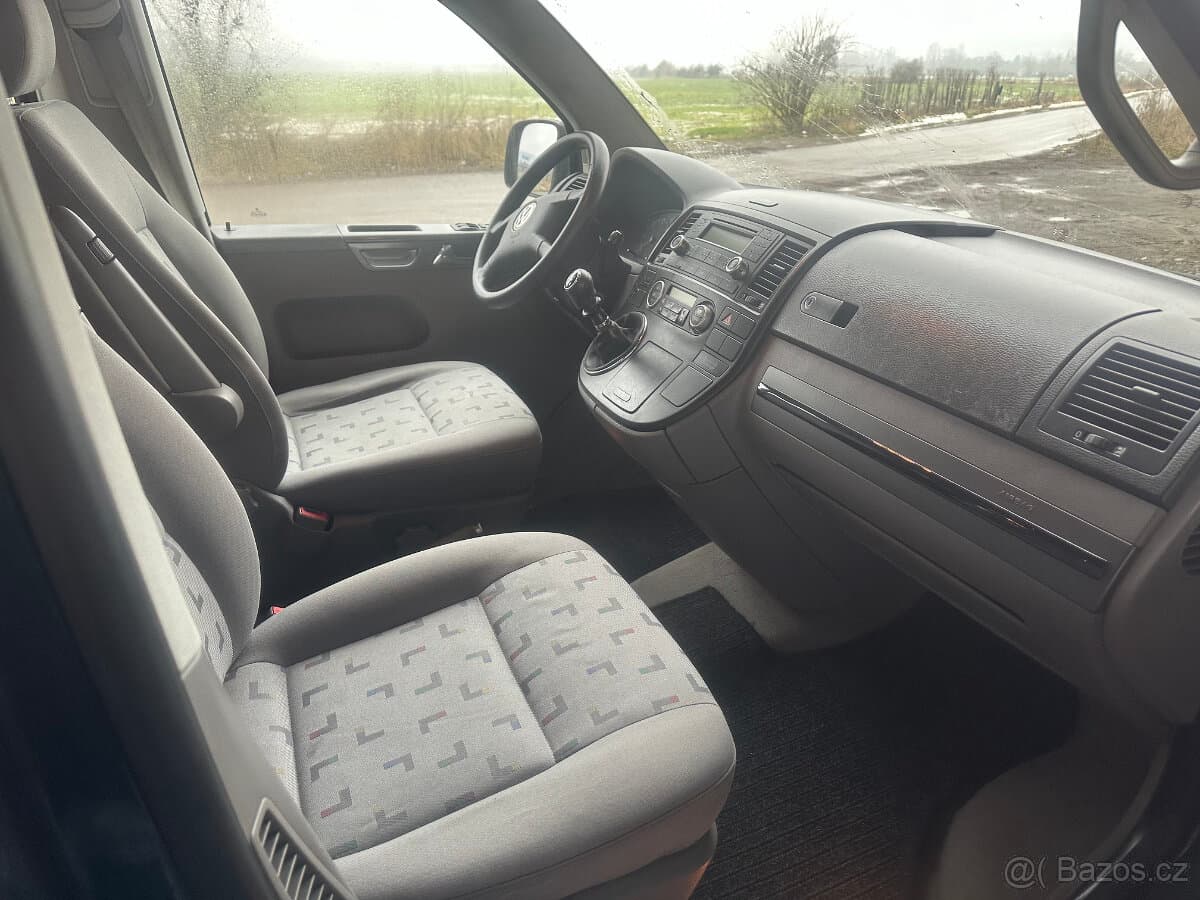 2004 Volkswagen MULTIVAN - 8