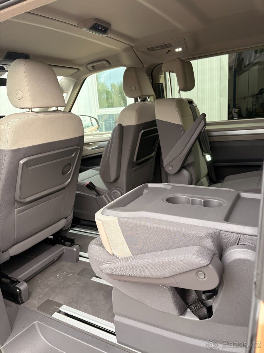 Volkswagen MULTIVAN - 8