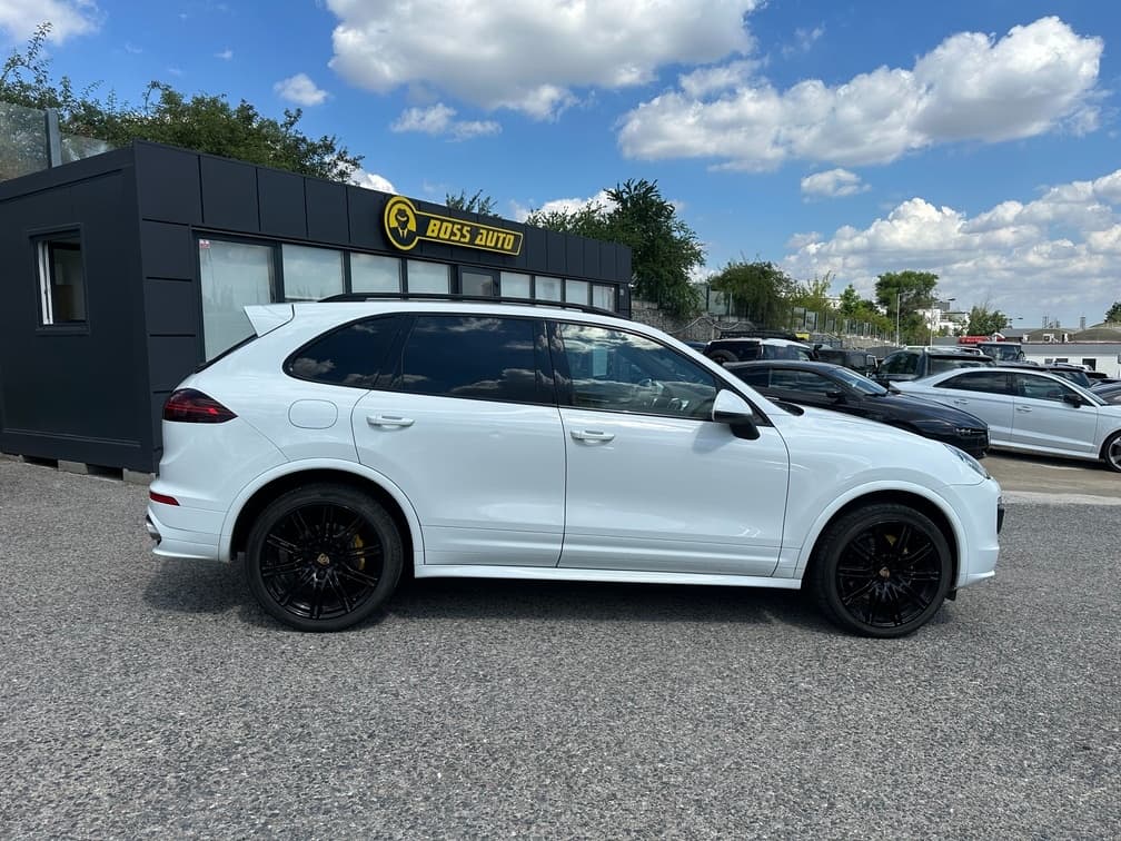 2015 Porsche CAYENNE - 8