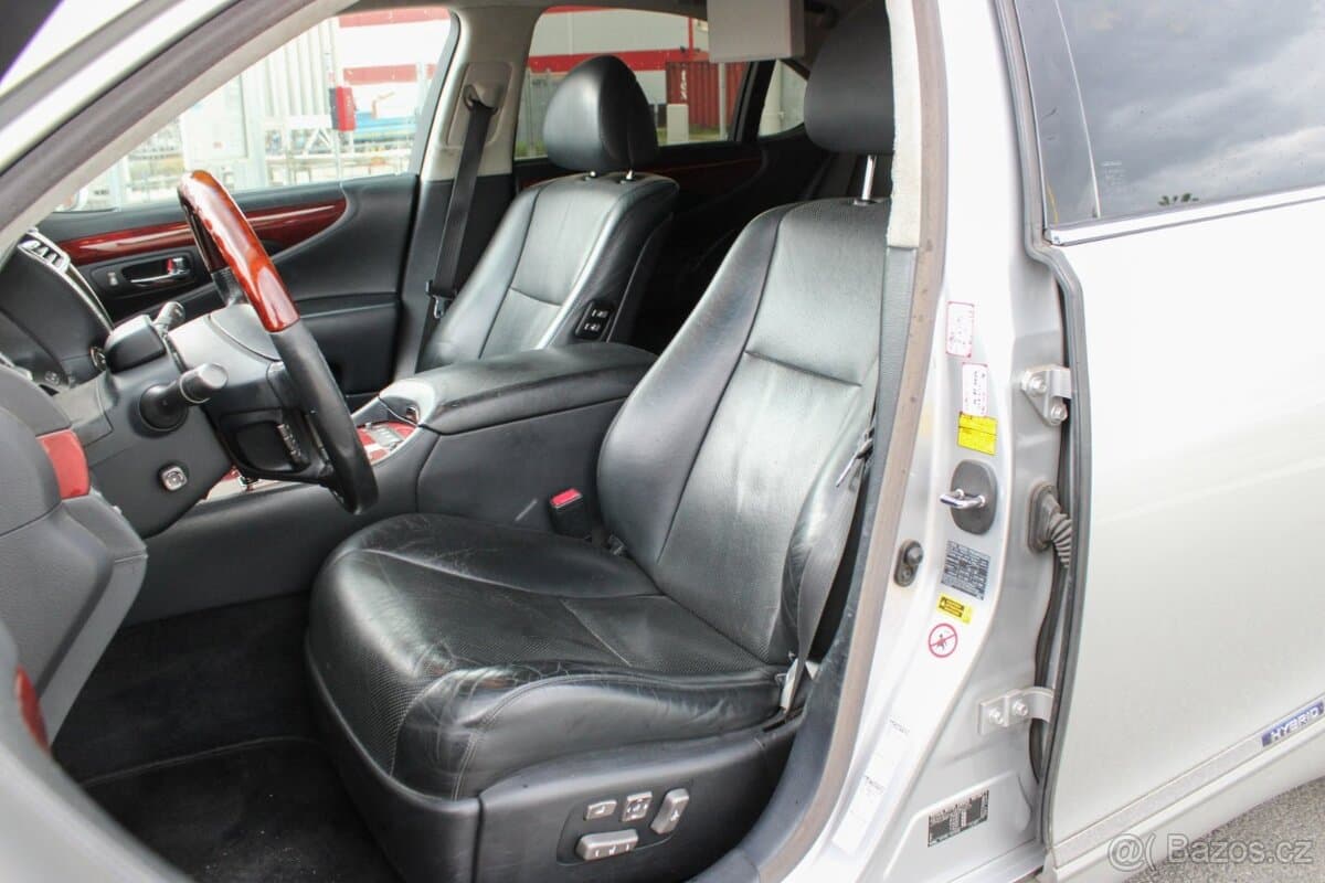 2010 Lexus LS - 8