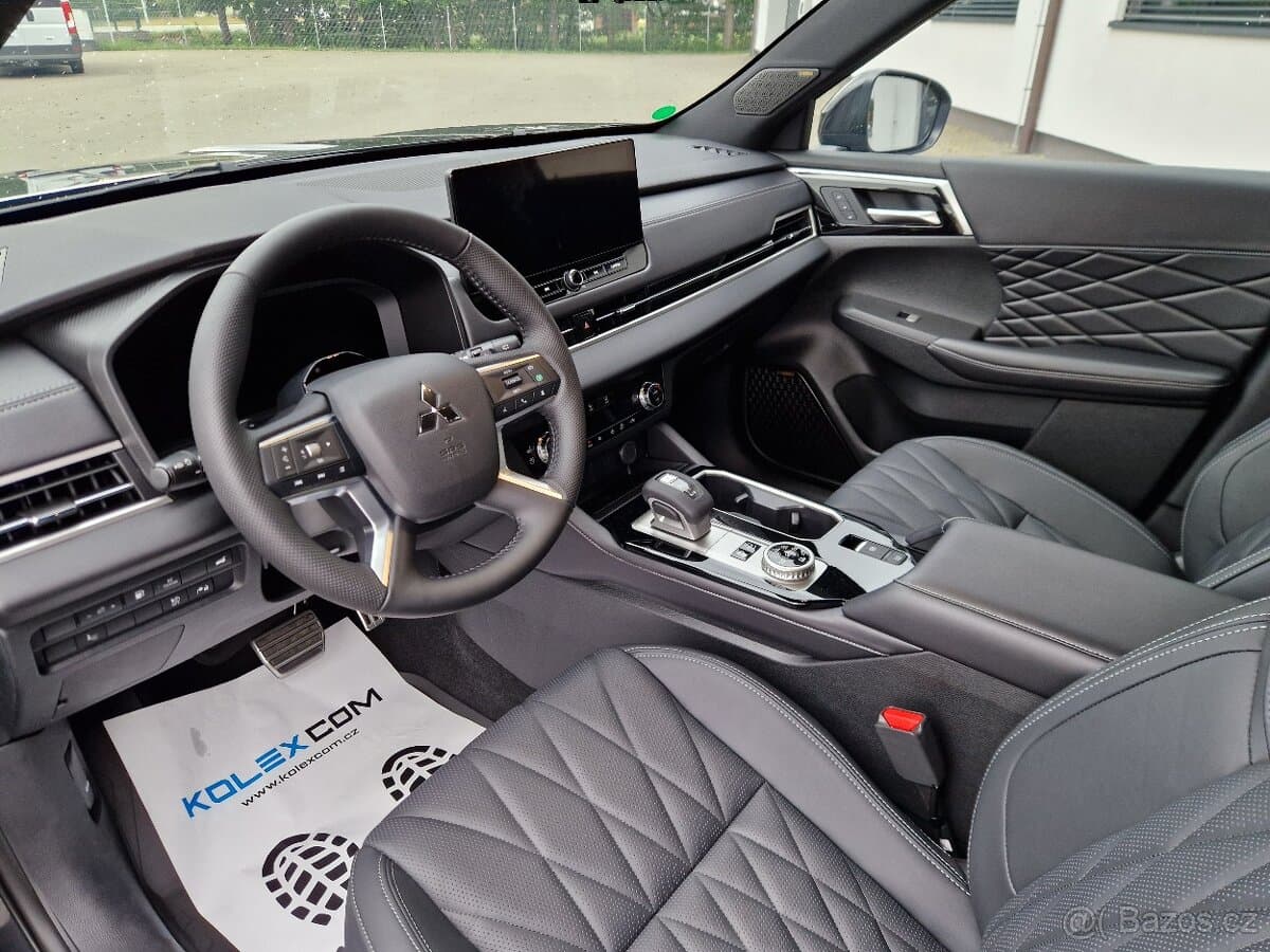 2026 Mitsubishi OUTLANDER - 8