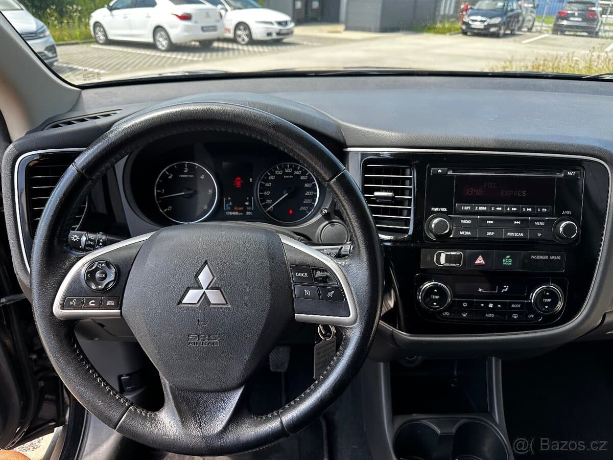 2013 Mitsubishi OUTLANDER - 8