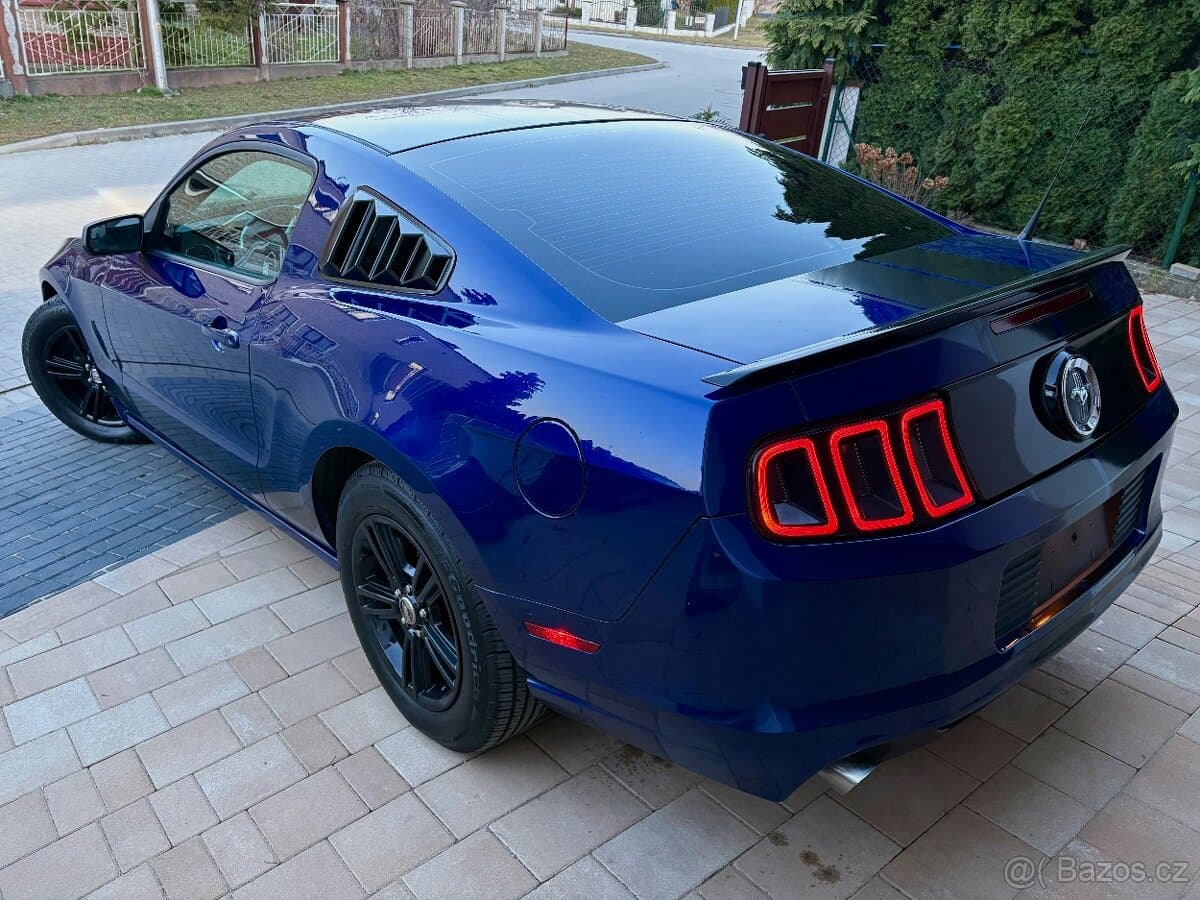 2013 Ford MUSTANG - 8