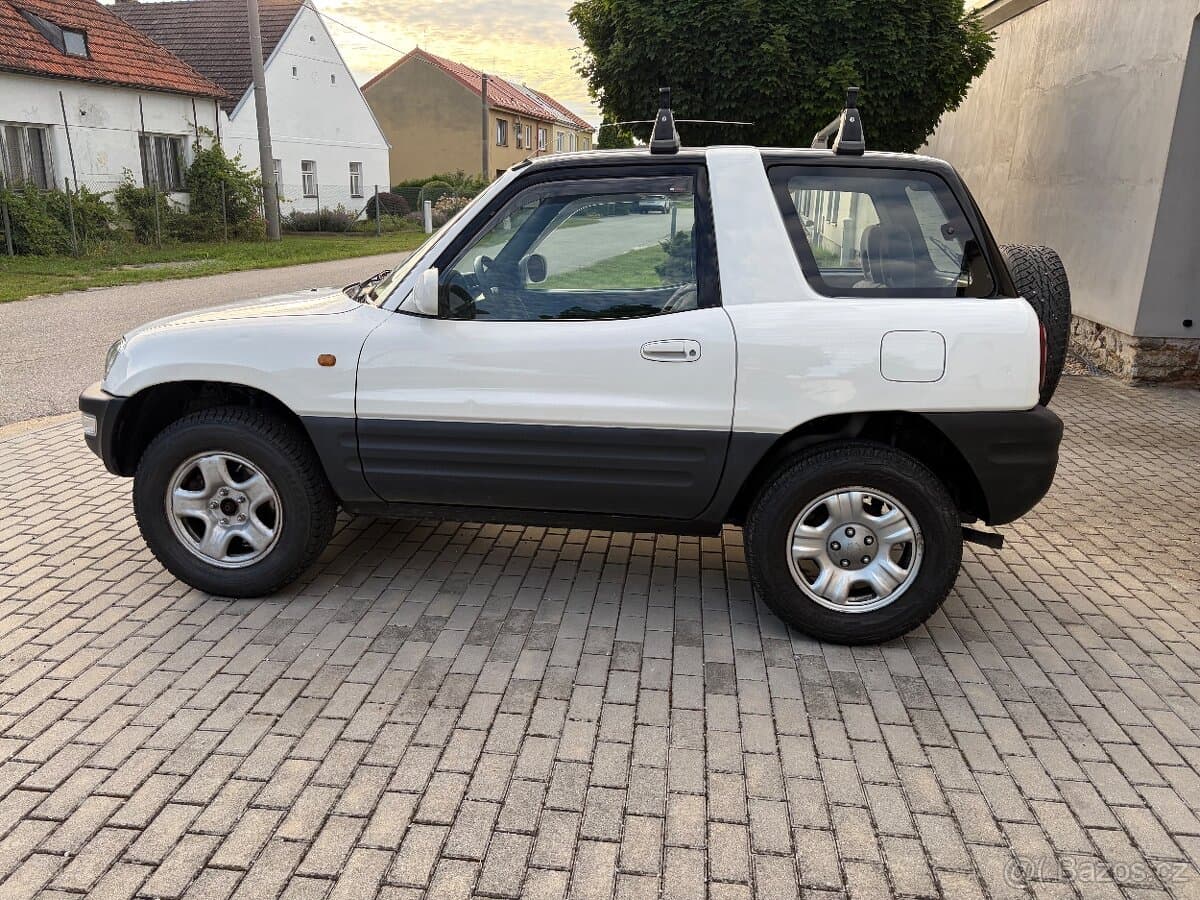 1999 Toyota RAV4 - 8