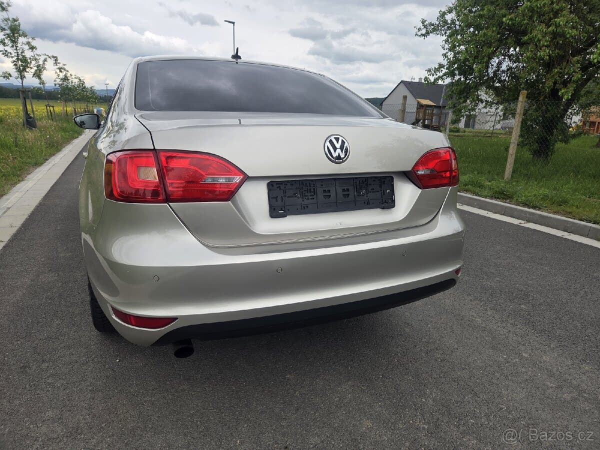 2012 Volkswagen JETTA - 8