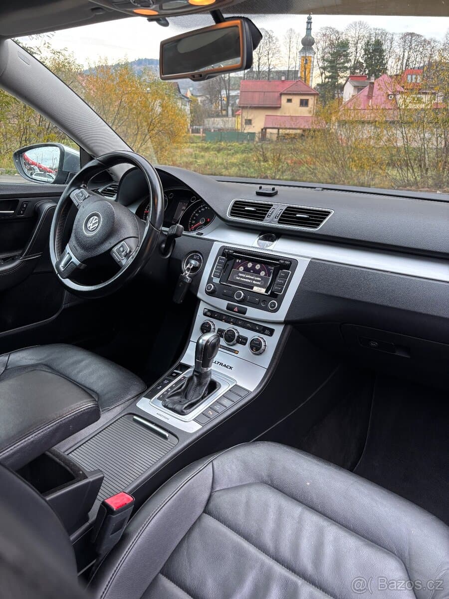 2013 Volkswagen PASSAT - 8