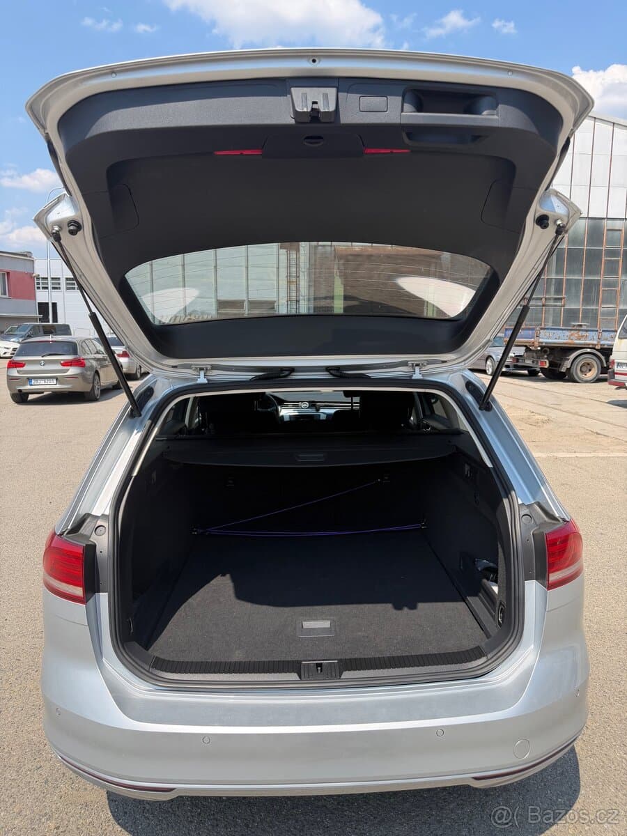 2015 Volkswagen PASSAT - 8