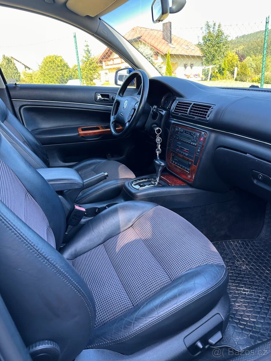 2003 Volkswagen PASSAT - 8