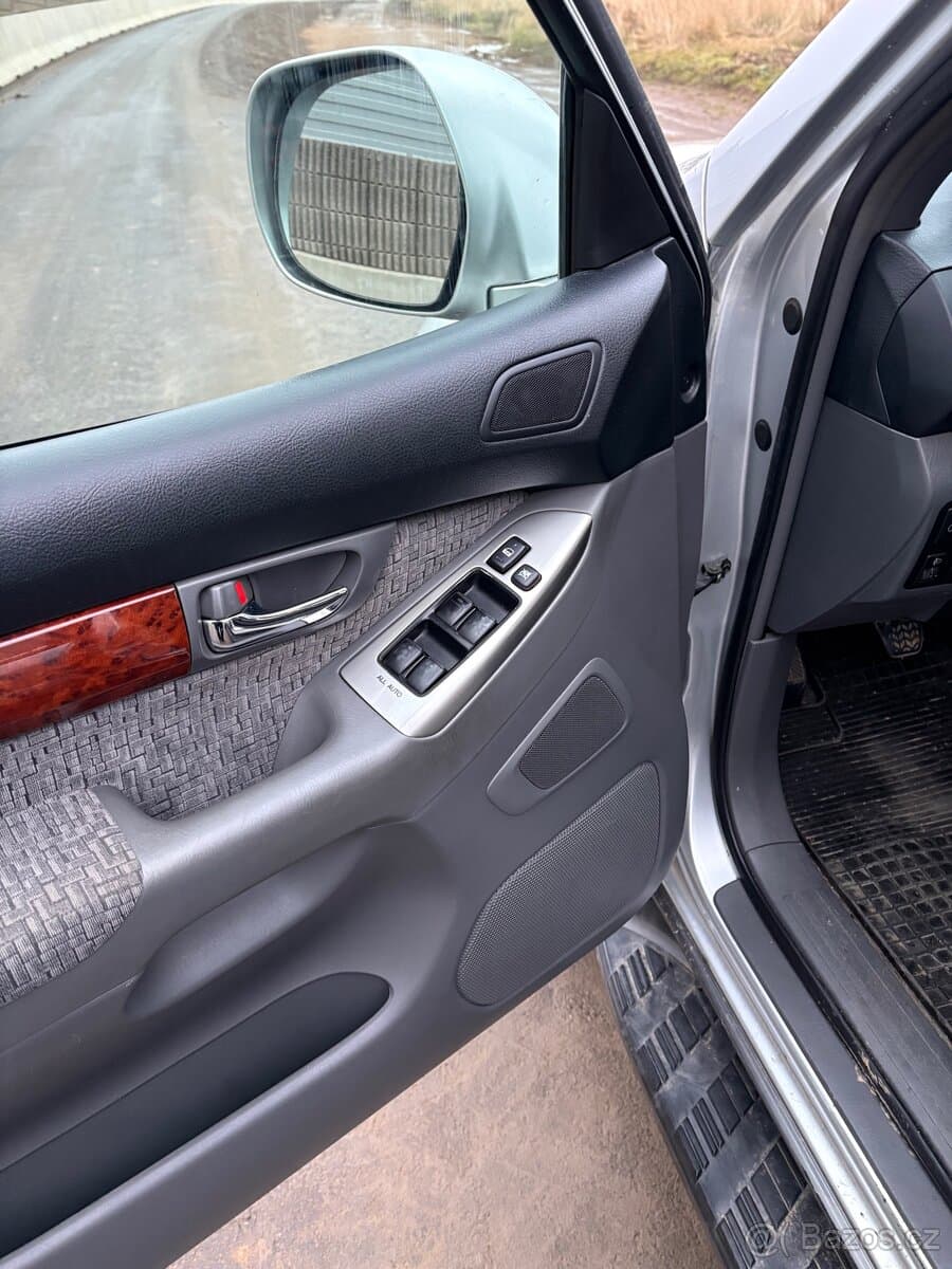 2004 Toyota LAND CRUISER - 8