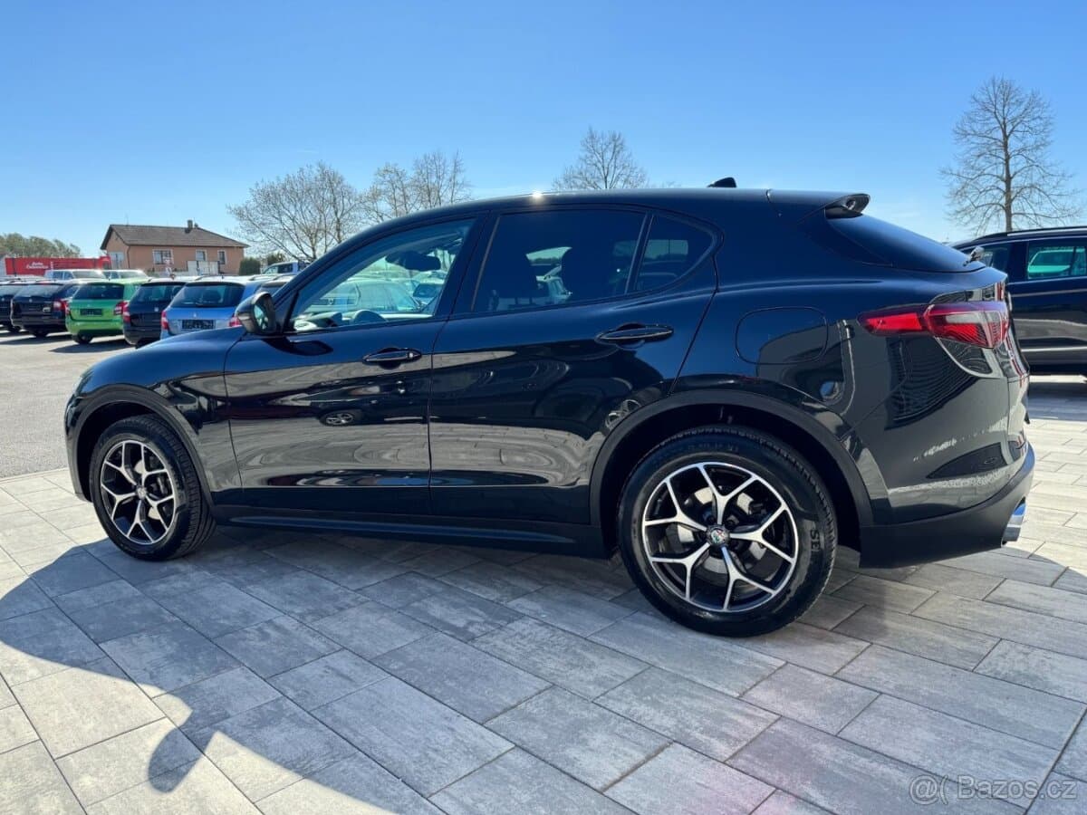 2018 Alfa Romeo STELVIO - 8