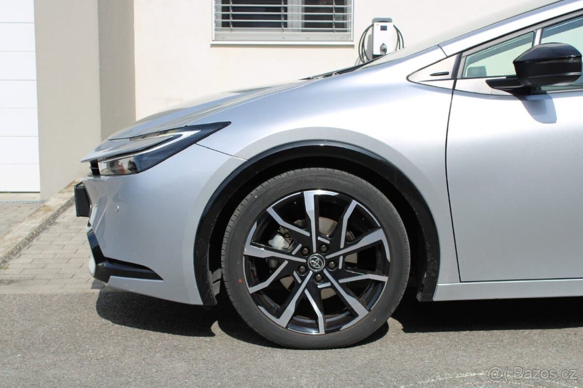 2023 Toyota PRIUS - 8