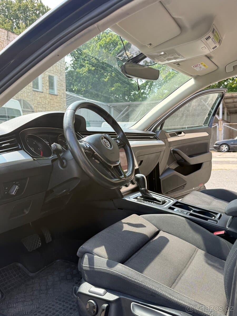 2018 Volkswagen PASSAT - 8