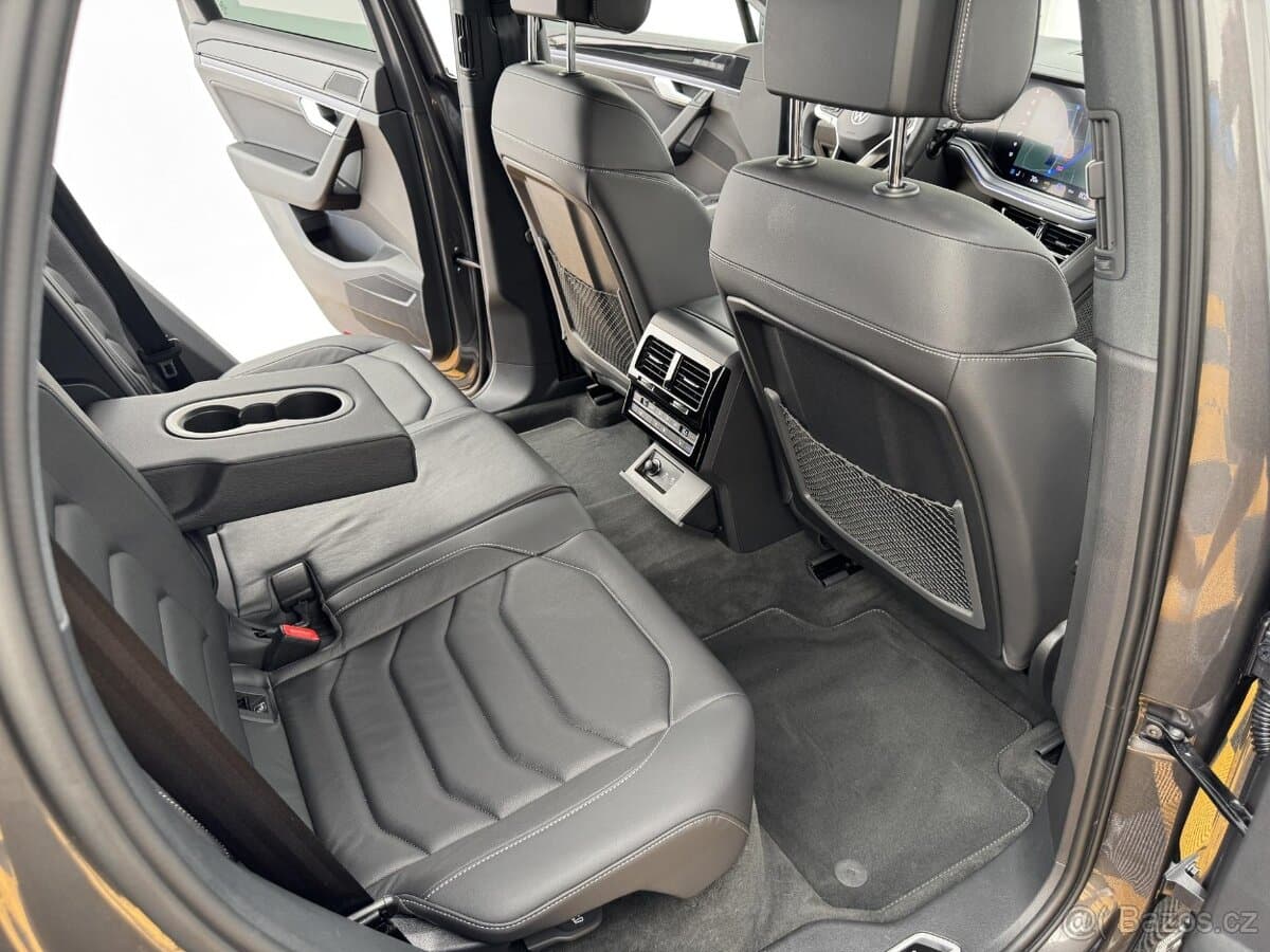 2025 Volkswagen TOUAREG - 8