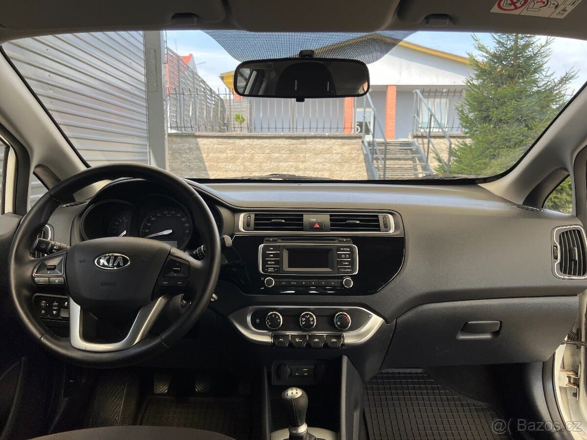 2015 Kia RIO - 8