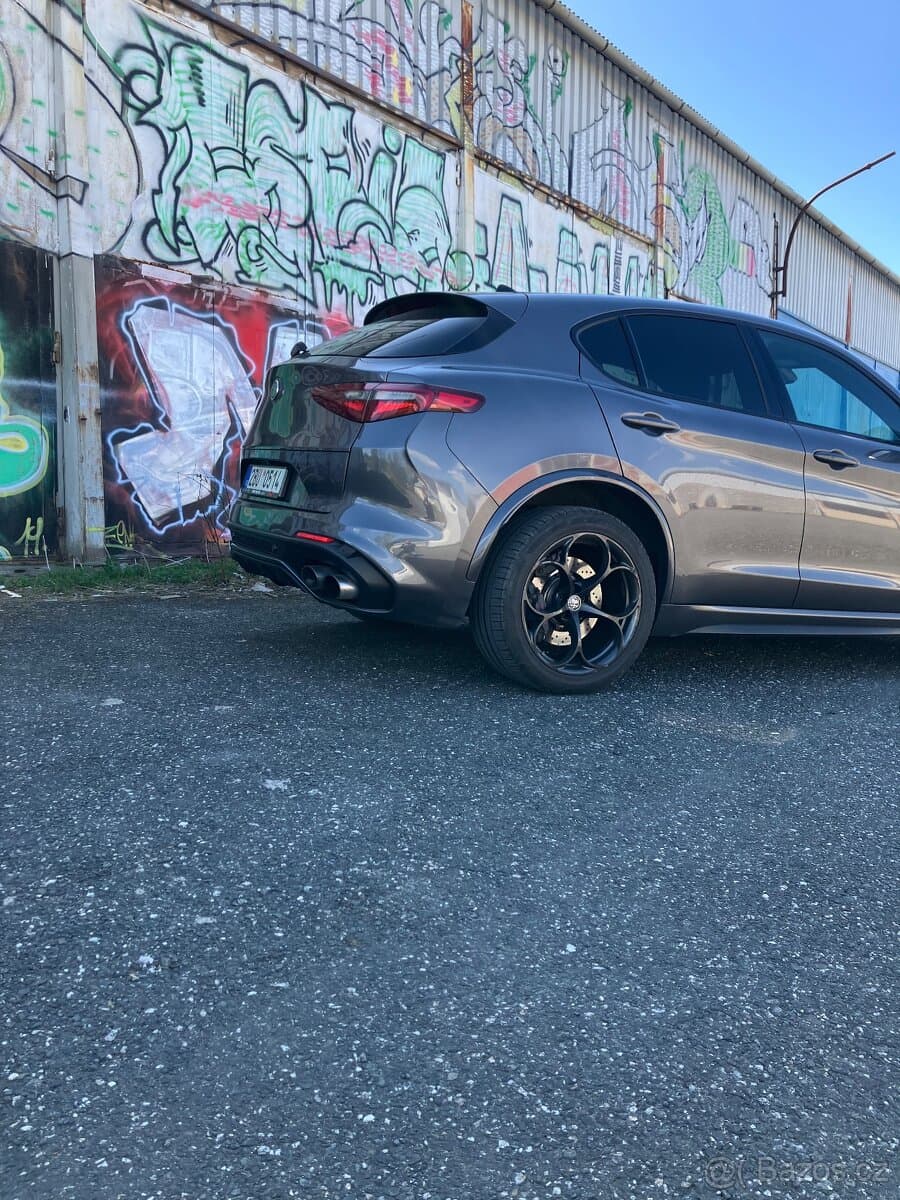 Alfa Romeo STELVIO - 8