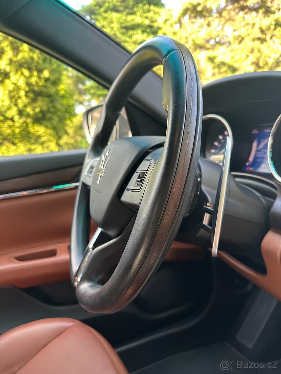 Maserati QUATTROPORTE - 8
