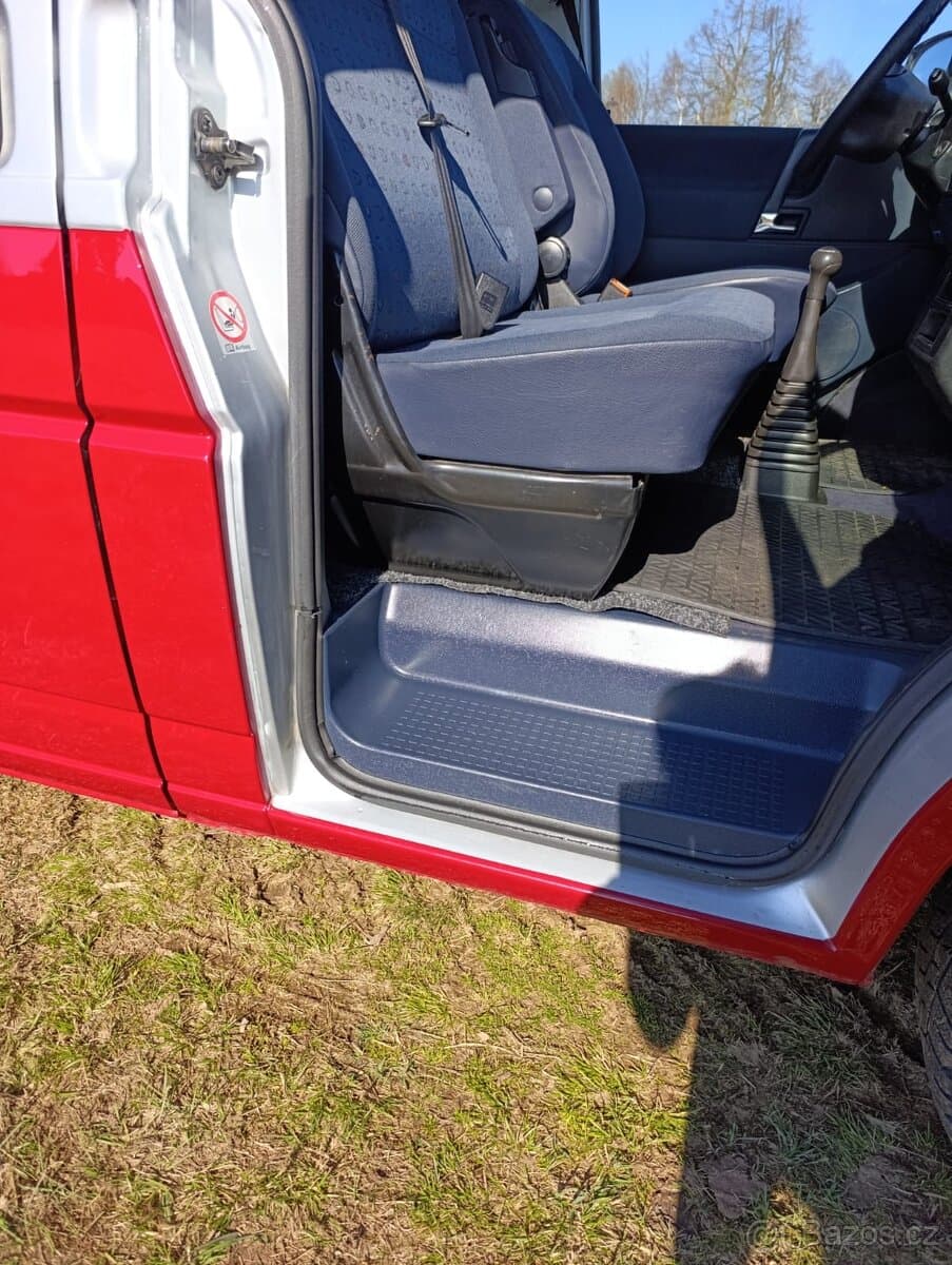 2003 Volkswagen CARAVELLE - 8