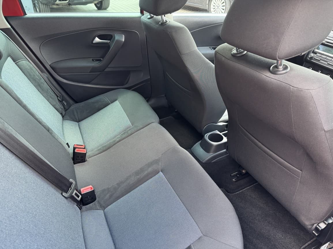 2011 Volkswagen POLO - 8