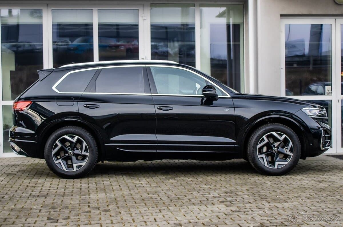 2025 Volkswagen TOUAREG - 8