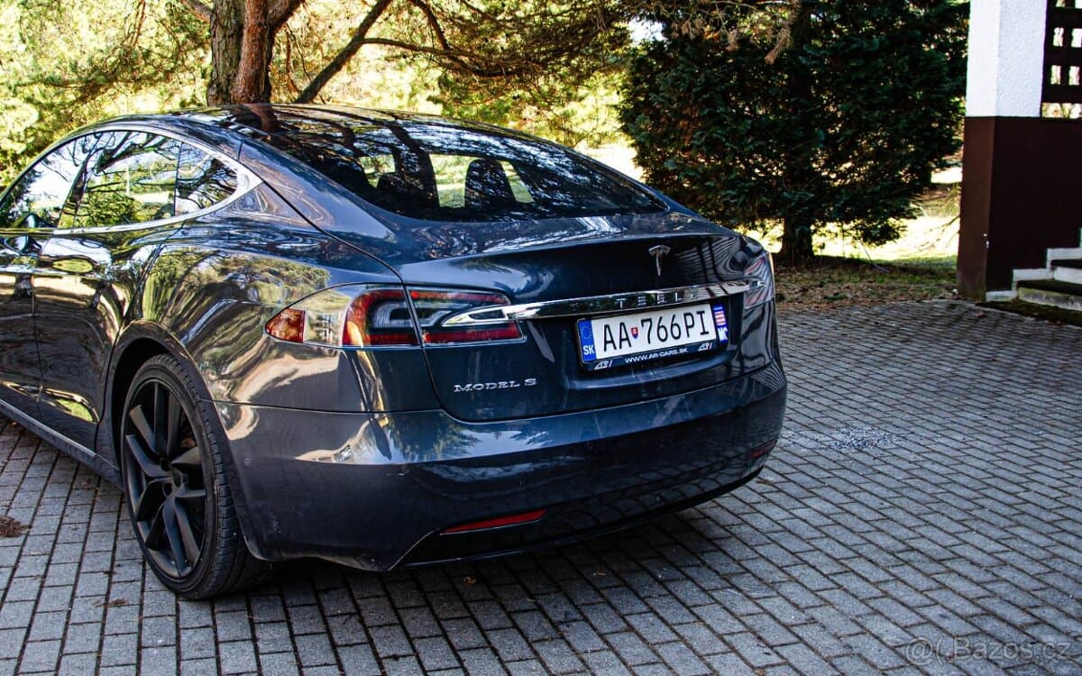 2017 Tesla MODEL S - 8