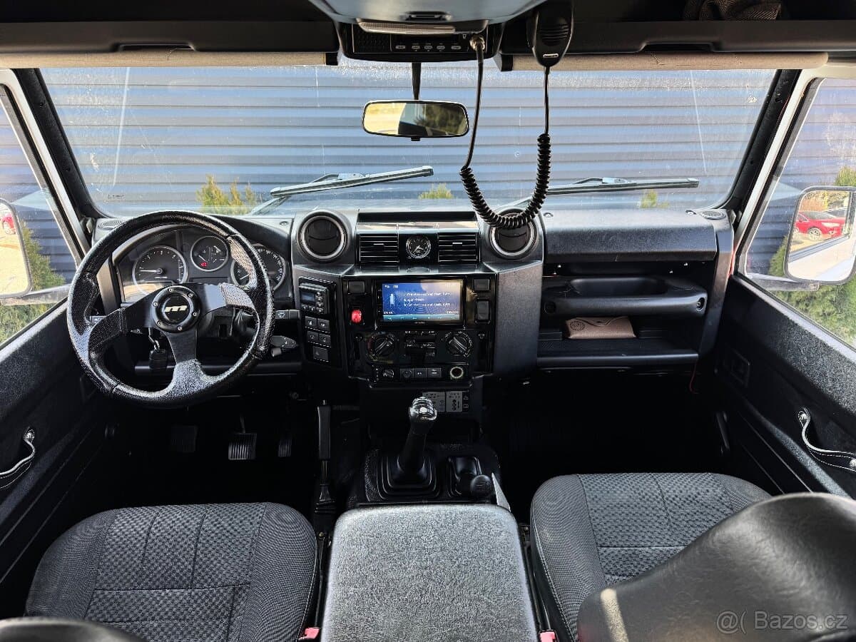 2010 Land Rover DEFENDER - 8