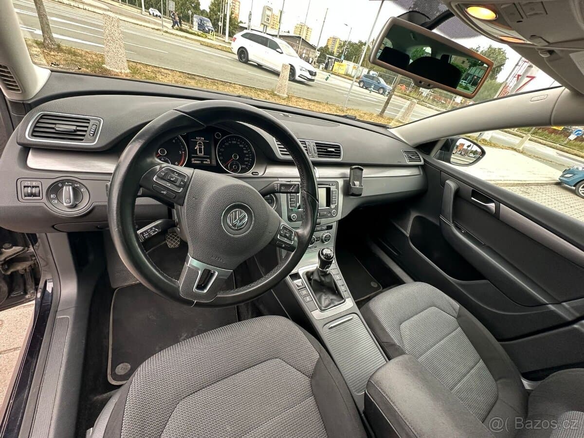 2013 Volkswagen PASSAT - 8